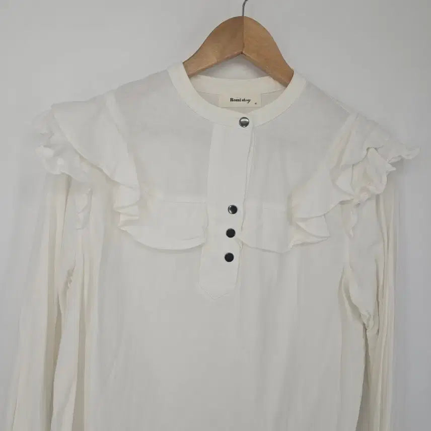 [BUNJANG] Romistory White Frill Blouse / 로미스토리 화이트 프릴 블라우스