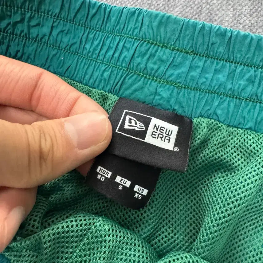 [BUNJANG] Xs New Era Nylon Shorts / Xs 뉴에라 나일론 반바지