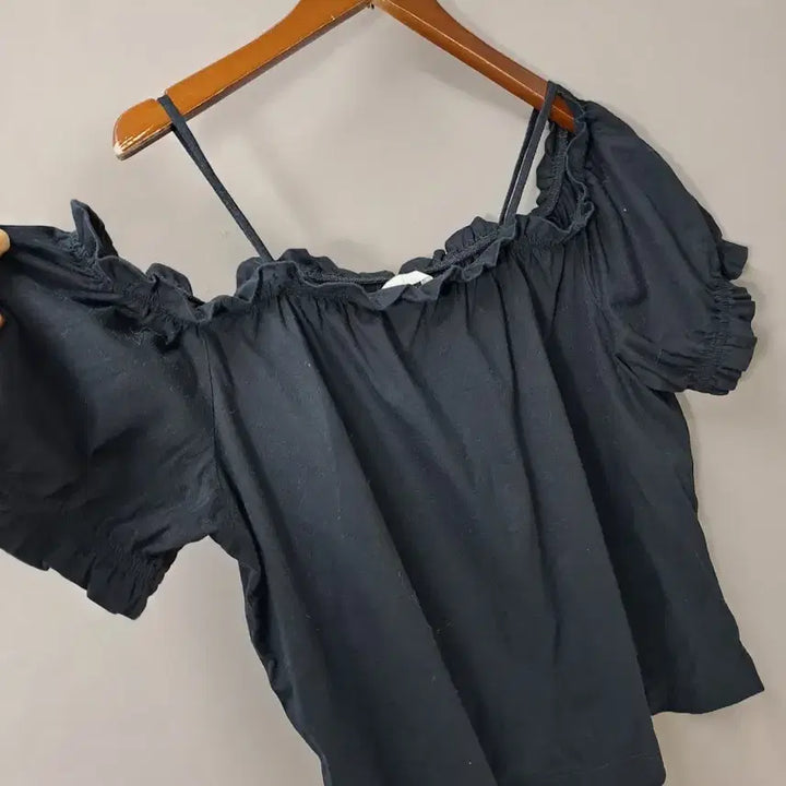 [BUNJANG] H.M Black Cotton Off-Shoulder Blouse / H.M 블랙 면 오프숄더 블라우스