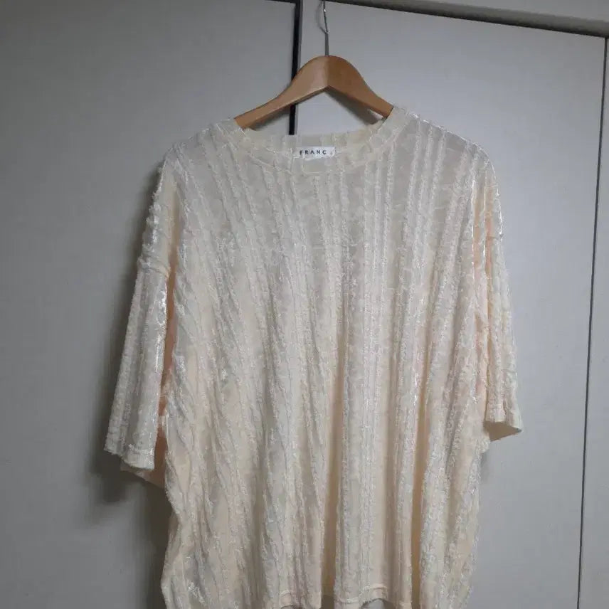 [BUNJANG] Franc Velvet Ruffle Stitching T-shirt / 프랑 franc 벨벳 러플 스티칭 티셔츠
