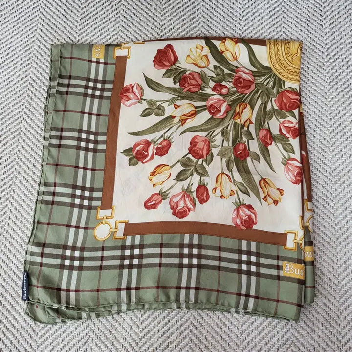 [BUNJANG] Burberry Vintage Silk Scarf / 90s 빈티지 버버리 실크 스카프