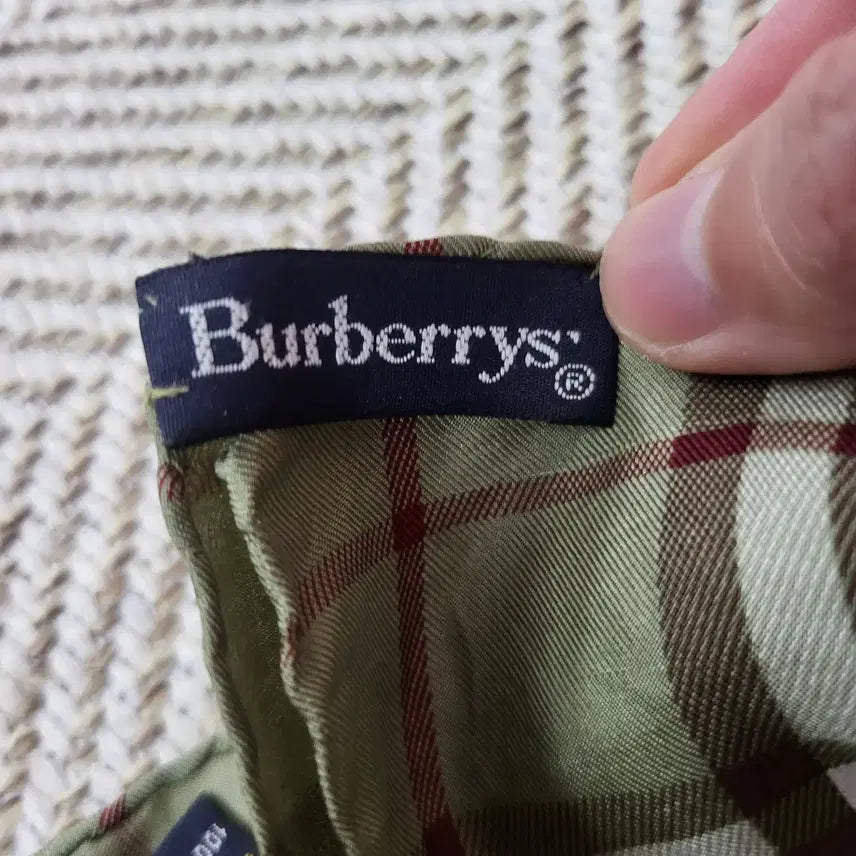 [BUNJANG] Burberry Vintage Silk Scarf / 90s 빈티지 버버리 실크 스카프