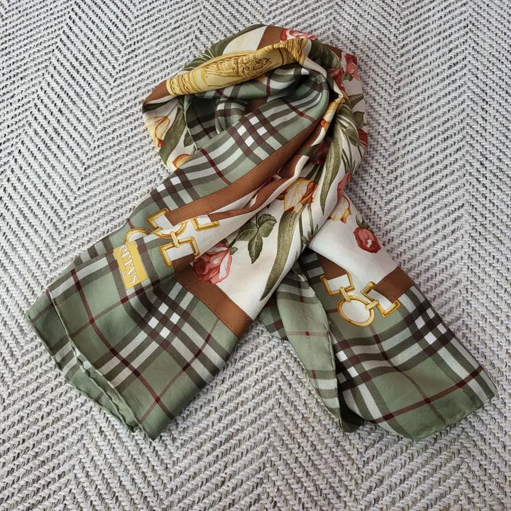 [BUNJANG] Burberry Vintage Silk Scarf / 90s 빈티지 버버리 실크 스카프
