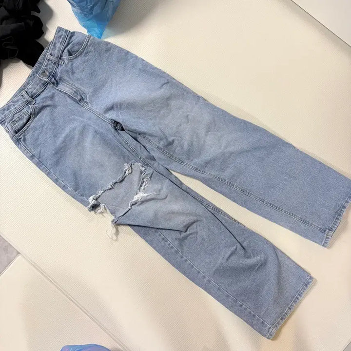 [BUNJANG] M Wide Ripped Jeans / M) 찢어진 와이드 청바지