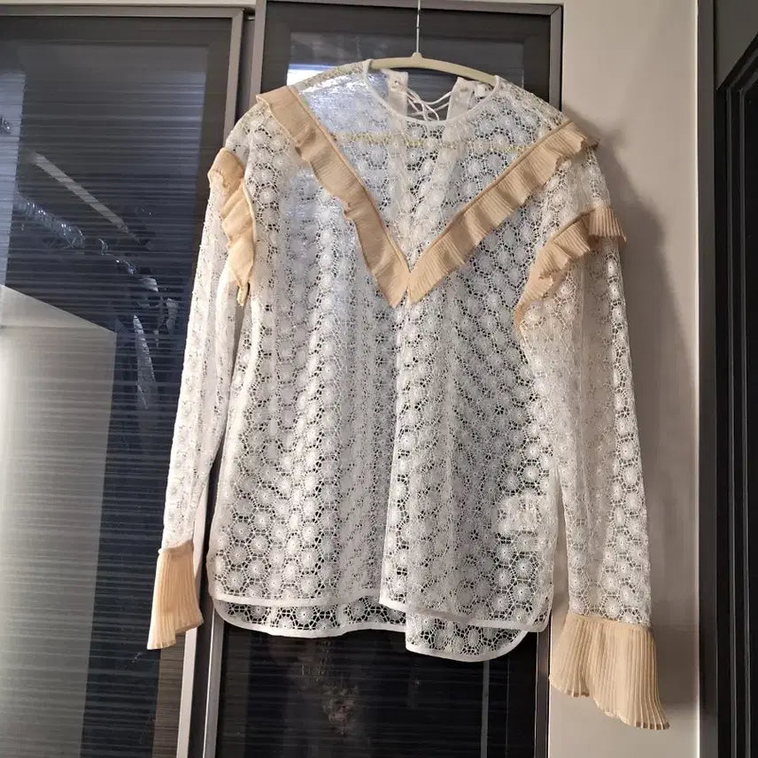[BUNJANG] Sandro Lace Blouse / 새옷 산드로 레이스 블라우스 듀엘지컷보브오즈세컨에고이스트마쥬랑방