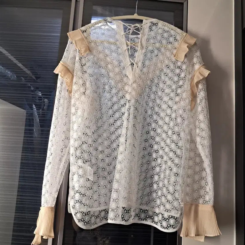 [BUNJANG] Sandro Lace Blouse / 새옷 산드로 레이스 블라우스 듀엘지컷보브오즈세컨에고이스트마쥬랑방