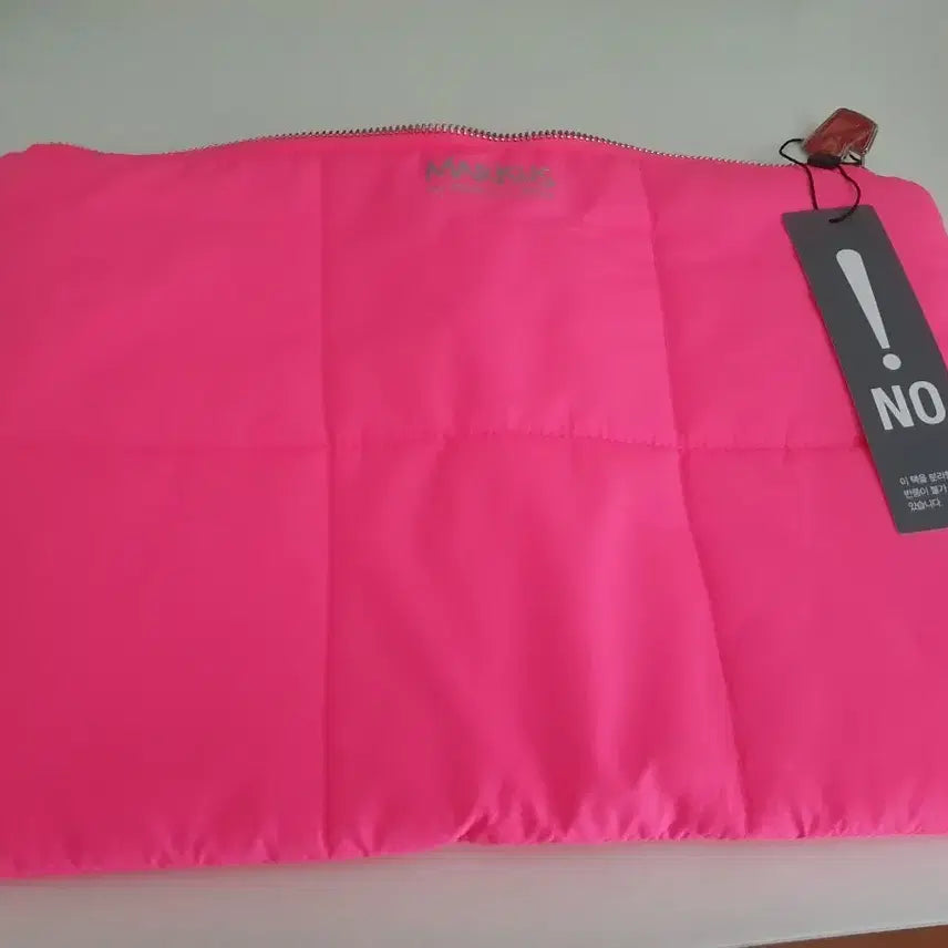 [BUNJANG] MARKUS Ruper Pink Pouch / MARKUS 루퍼 핑크 패딩 클러치/아이패드 파우치( 새상품)