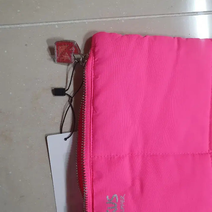 [BUNJANG] MARKUS Ruper Pink Pouch / MARKUS 루퍼 핑크 패딩 클러치/아이패드 파우치( 새상품)
