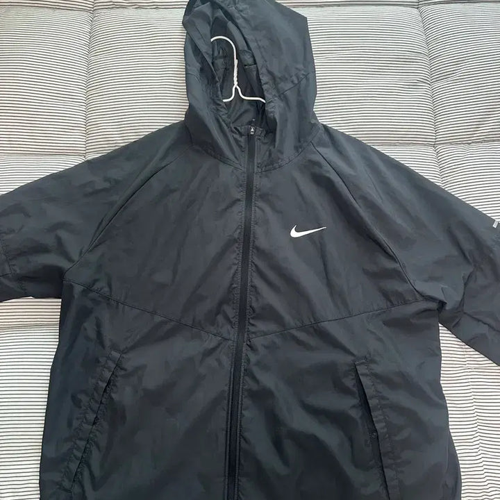 [BUNJANG] Nike Black Hooded Windbreaker Jacket / 나이키 블랙 바람막이 후드 자켓