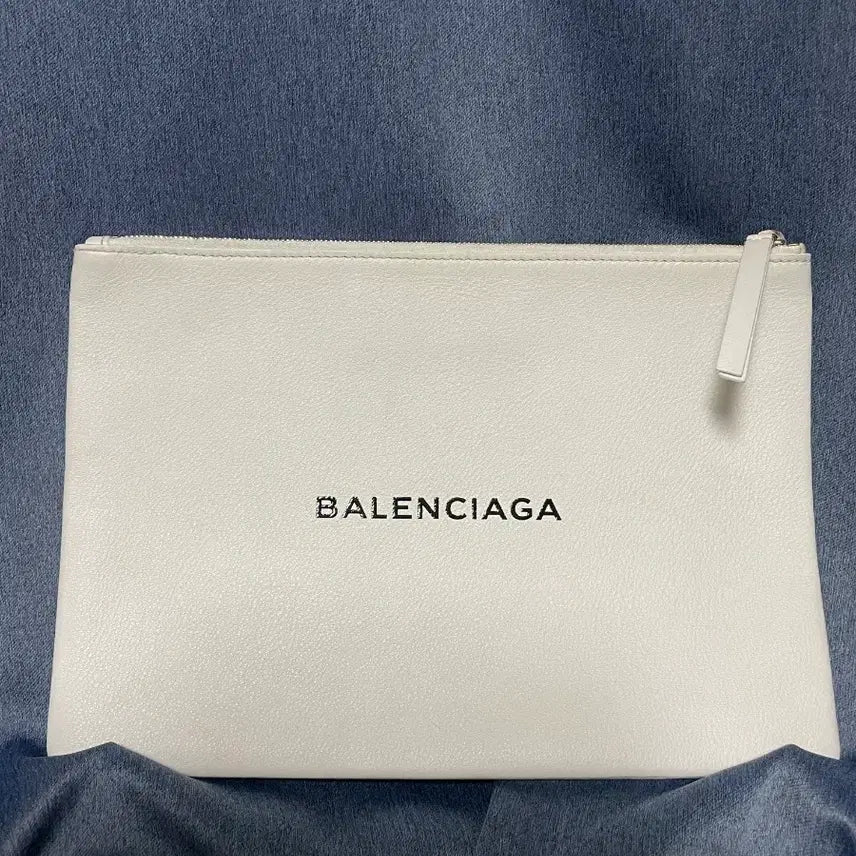 [BUNJANG] Balenciaga White Leather Clutch Bag / 발렌시아가 화이트 클러치 백