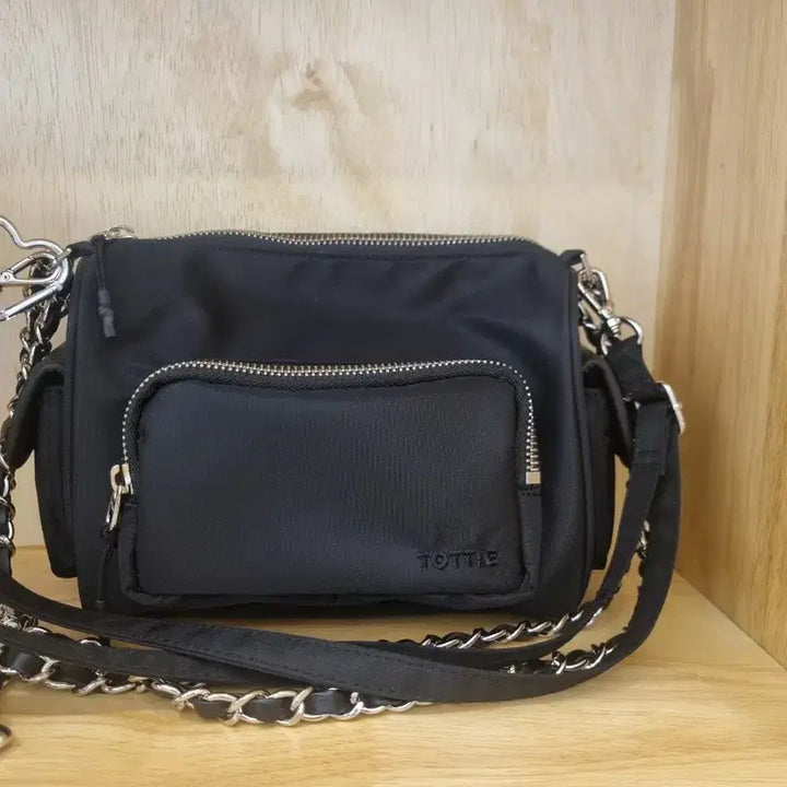 [BUNJANG] Totti Camera Bag Black Chain Shoulder Bag / 토티 카메라백 블랙 체인 숄더백