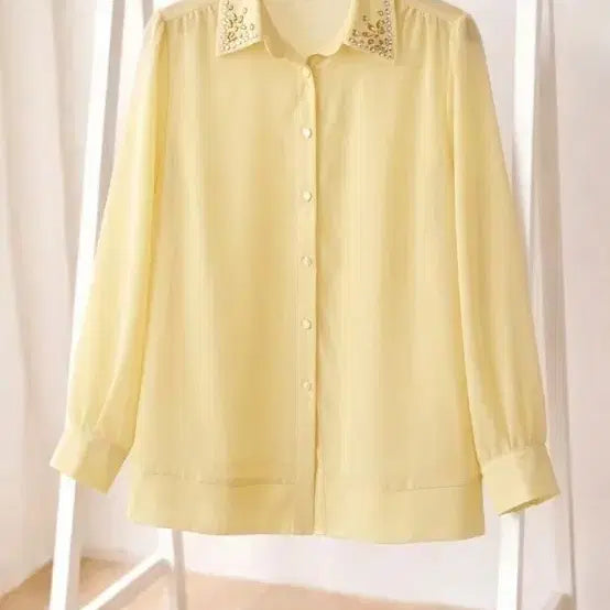 [BUNJANG] Soo Yellow Cubic Embellished Blouse / Soo 옐로우 큐빅 장식 블라우스 66가단50