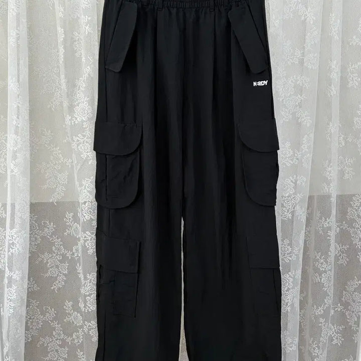 [BUNJANG] Nerdy Two-Way Nylon Cargo Pants Black / M) 널디 투웨이 나일론 카고 팬츠 블랙