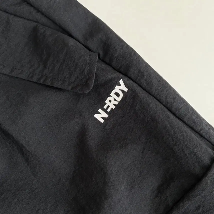 [BUNJANG] Nerdy Two-Way Nylon Cargo Pants Black / M) 널디 투웨이 나일론 카고 팬츠 블랙