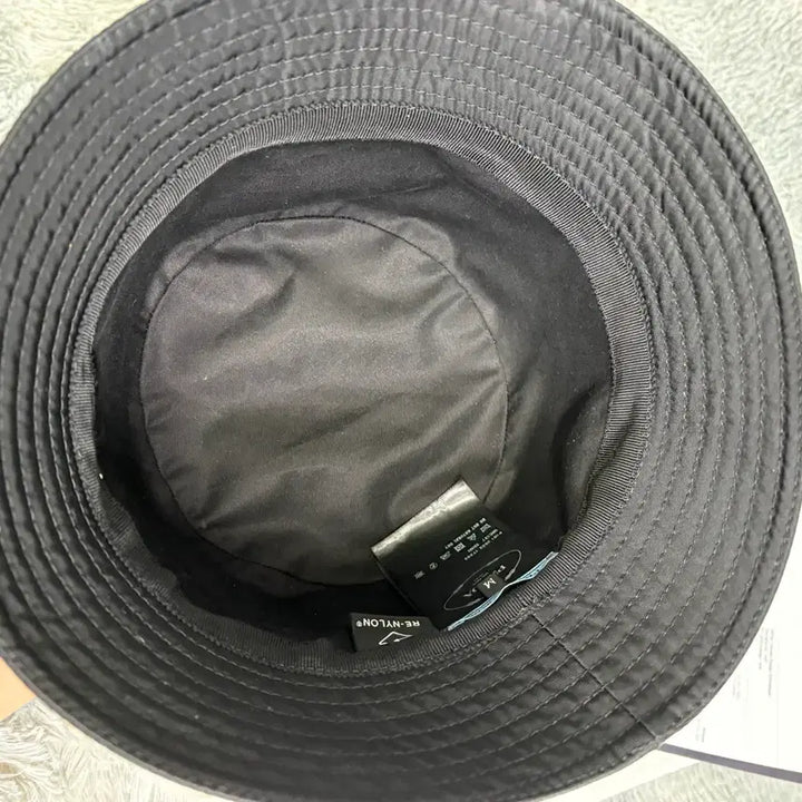 [BUNJANG] Prada Re-Nylon Bucket Hat Black Size M / 프라다 리나일론 버킷햇 블랙 M사이즈 새상품급
