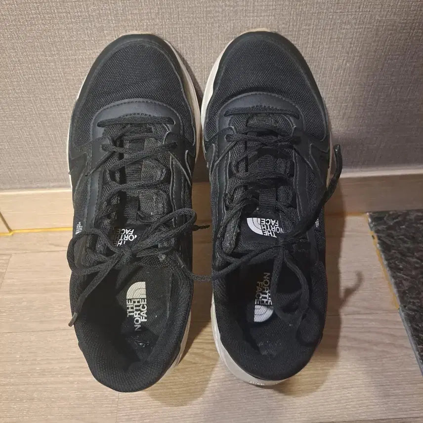 [BUNJANG] The North Face Black Sneakers Size 260 / 노스페이스 블랙 운동화사이즈260