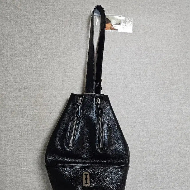 [BUNJANG] Vunque Lookatme Black Shoulder Bag / 분크 룩앳미 블랙 숄더백