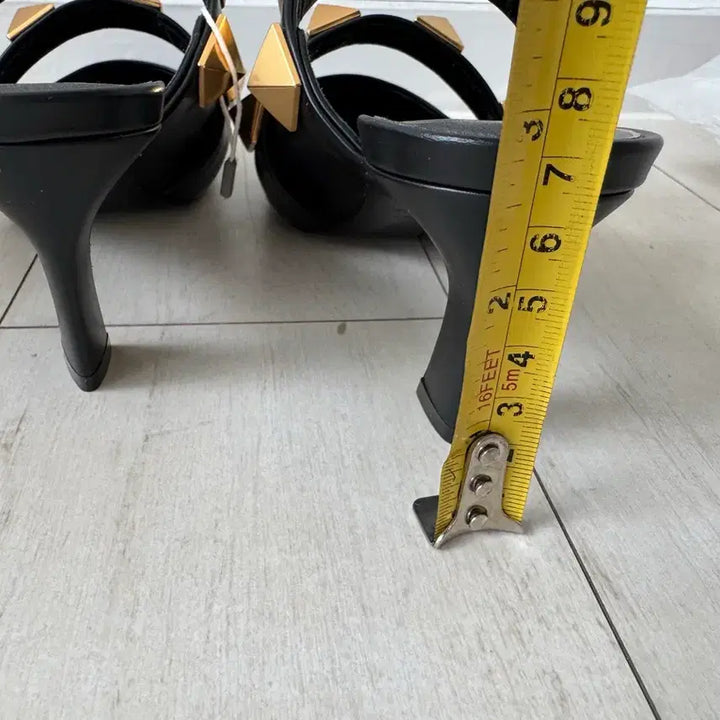 [BUNJANG] Valentino Rockstud Mules (Size 36) / 발렌티노 락스터드 뮬 새제품(사이즈36)