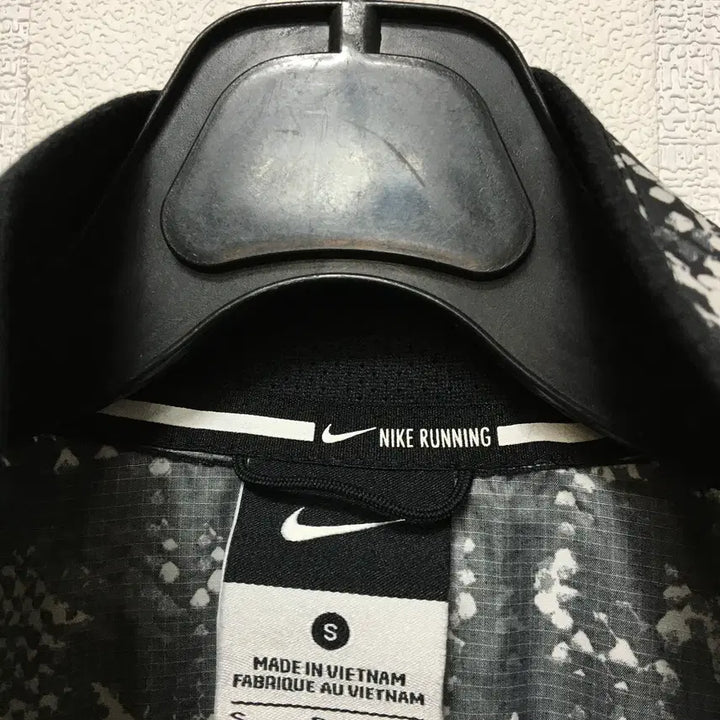 [SOLD OUT] 나이키 여성 윈드러너 경량 바람막이자켓