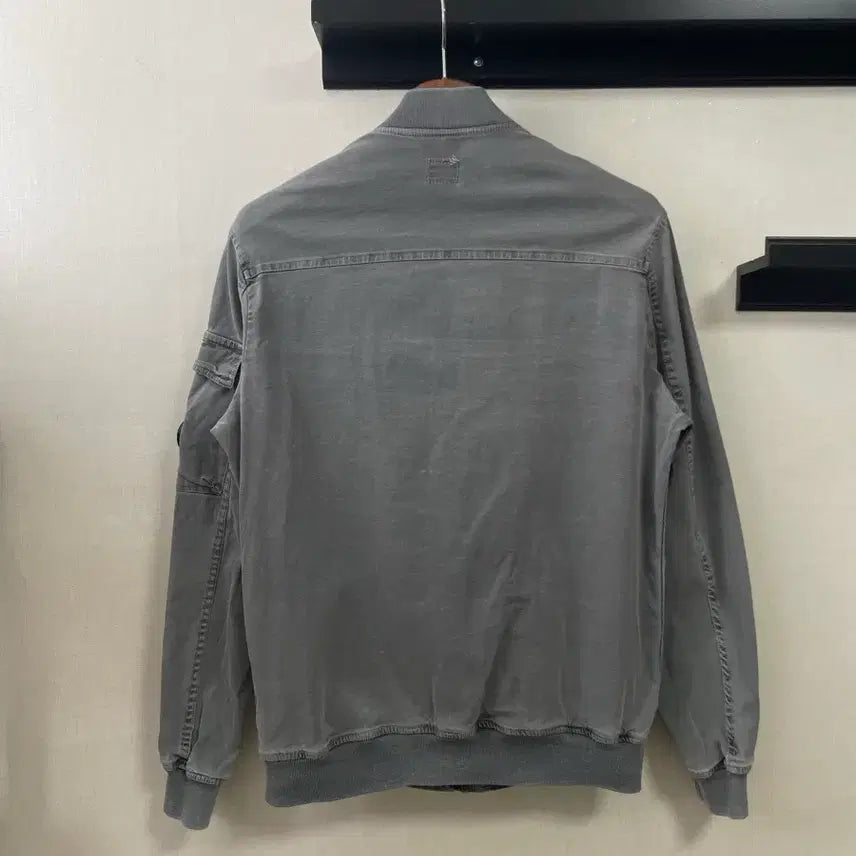 [SOLD OUT] C.P. 컴퍼니 봄버 자켓 그레이 L
