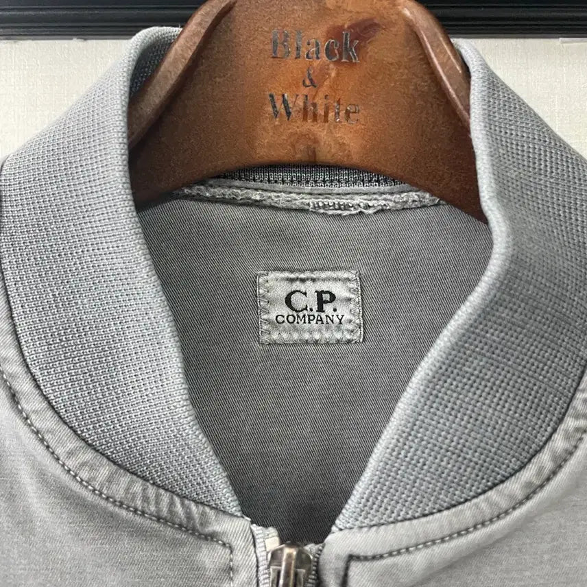 [SOLD OUT] C.P. 컴퍼니 봄버 자켓 그레이 L