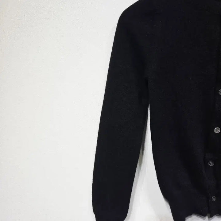 [BUNJANG] 꼼데가르송 플레이 레드 와펜 라운드 가디건 블랙 / 꼼데가르송 플레이 레드 와펜 라운드 가디건 블랙