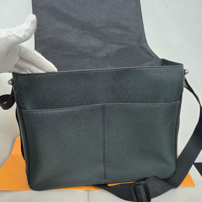 [SOLD OUT] [정품] 루이비통 타이거 디스트릭트 메신저백