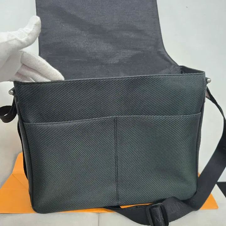 [SOLD OUT] [정품] 루이비통 타이거 디스트릭트 메신저백