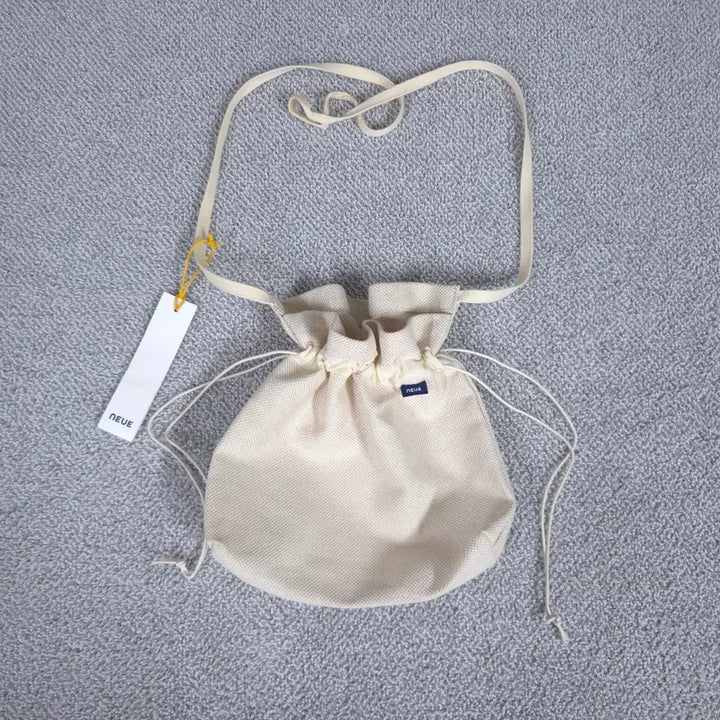 [SOLD OUT] [새상품] 노이에(NEUE) 캔버스 스트링백 복조리 크로스백 가방