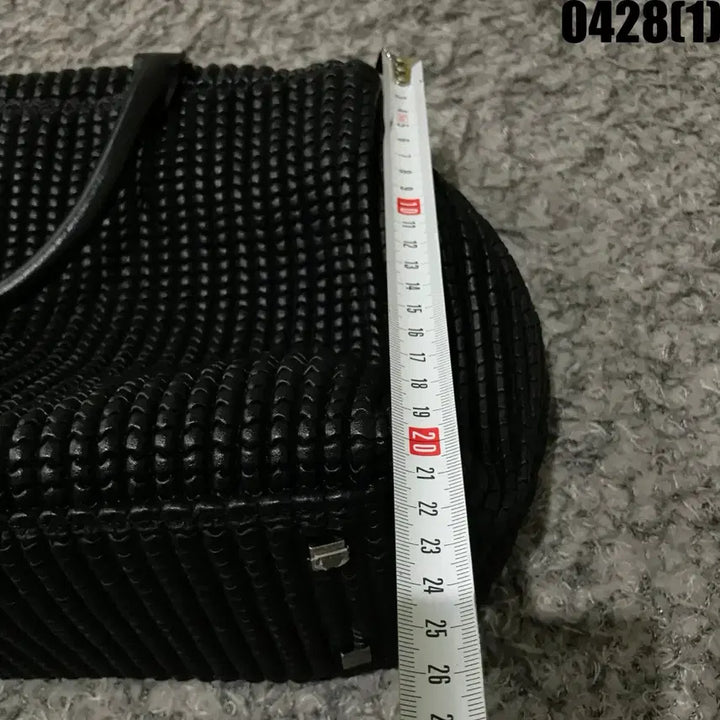 [SOLD OUT] DECKE 블랙 셔링 플랩 토트백