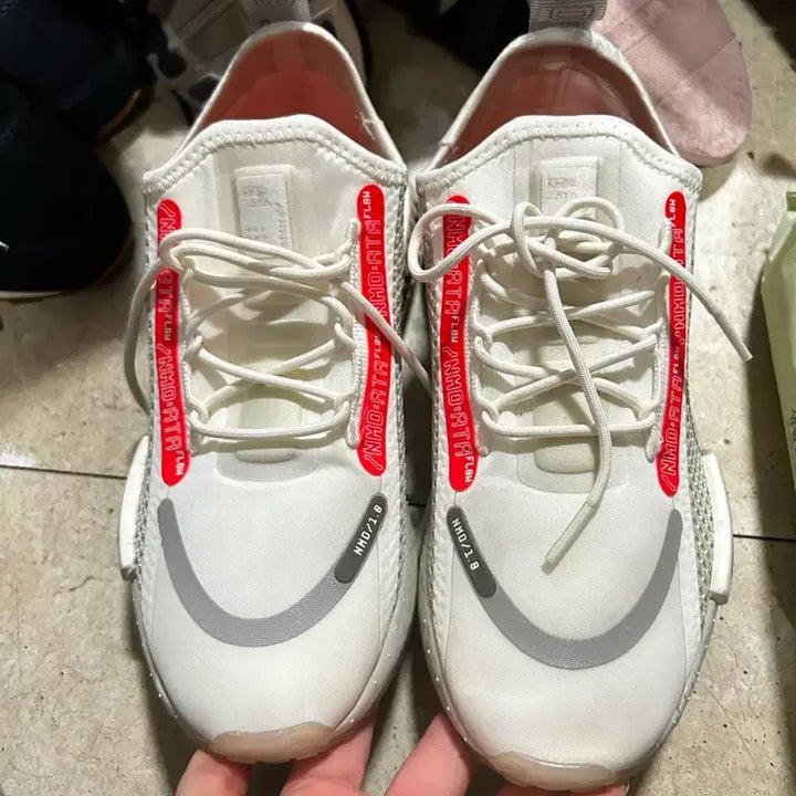 [BUNJANG] 아디다스 오리지널 노마드R1 스펙투 러닝화 225cm / 아디다스 오리지널 노마드R1 스펙투 러닝화 225cm