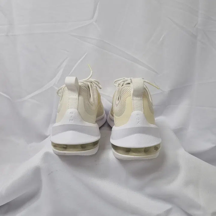 [BUNJANG] 빈티지하서 240 나이키 에어맥스 엑시스 스니커즈 화이트 / 빈티지하서 240 나이키 에어맥스 엑시스 스니커즈 화이트