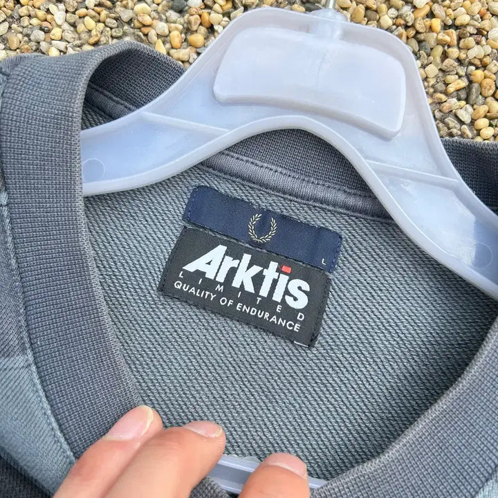 [BUNJANG] 프레디페리 X arktis 콜라보 맨투맨 / 프레디페리 X arktis 콜라보 맨투맨