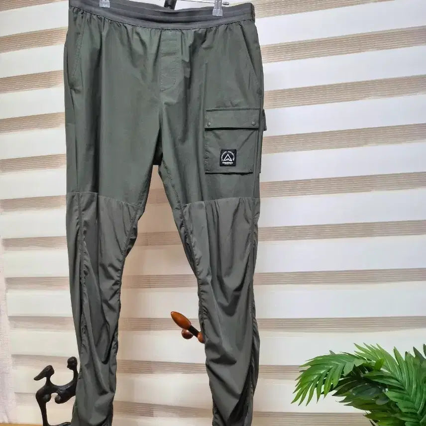[SOLD OUT] 디스커버리 카고조거팬츠 카키색 34