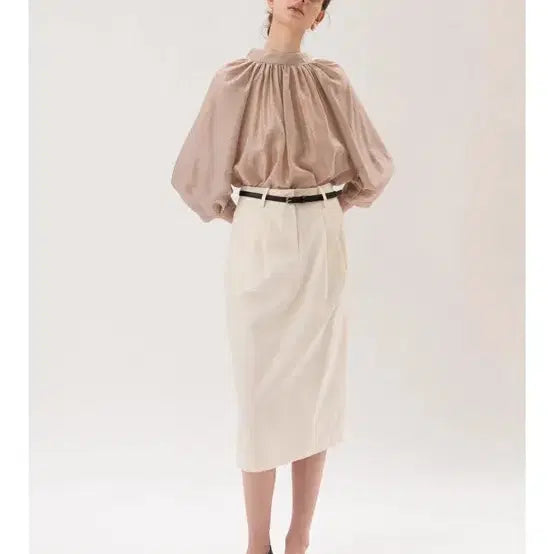 [BUNJANG] 킨더살몬 Gathered Neck Blouse Toast 킨더살몬 블라우 / 킨더살몬 Gathered Neck Blouse Toast 킨더살몬 블라우