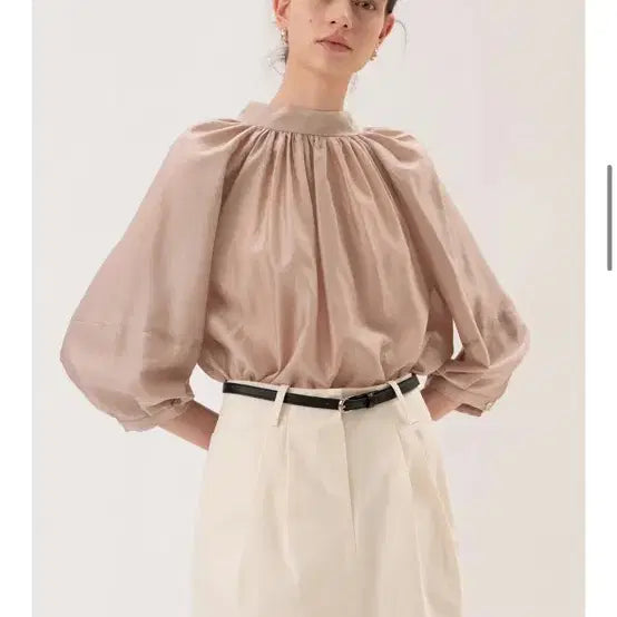 [BUNJANG] 킨더살몬 Gathered Neck Blouse Toast 킨더살몬 블라우 / 킨더살몬 Gathered Neck Blouse Toast 킨더살몬 블라우