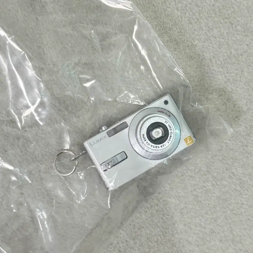 [BUNJANG] (미개봉) LUMIX 루믹스 디지털 카메라 가챠 레어 실버 / (미개봉) LUMIX 루믹스 디지털 카메라 가챠 레어 실버