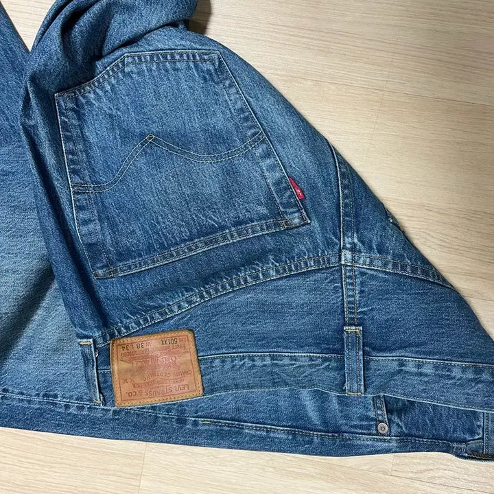 [SOLD OUT] [38] LVC 47501