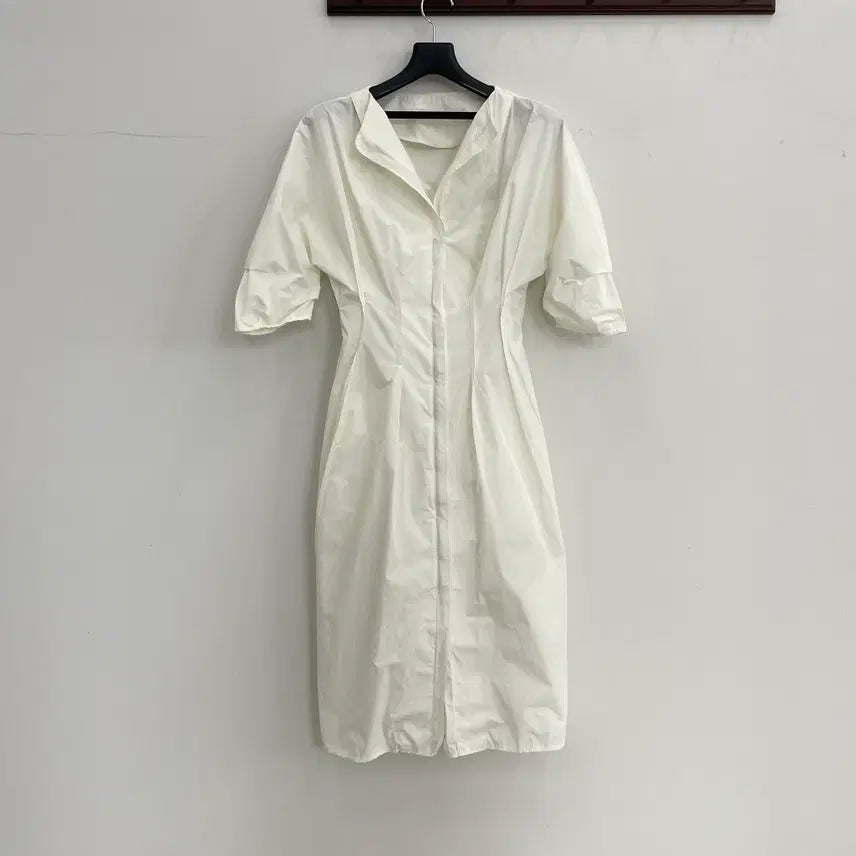 [SOLD OUT] 타임 포스트모던 여성66 화이트 지퍼형 반팔 원피스