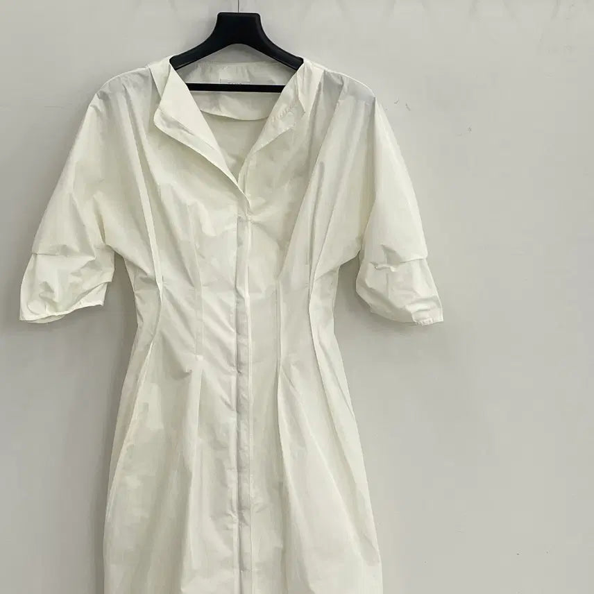 [SOLD OUT] 타임 포스트모던 여성66 화이트 지퍼형 반팔 원피스