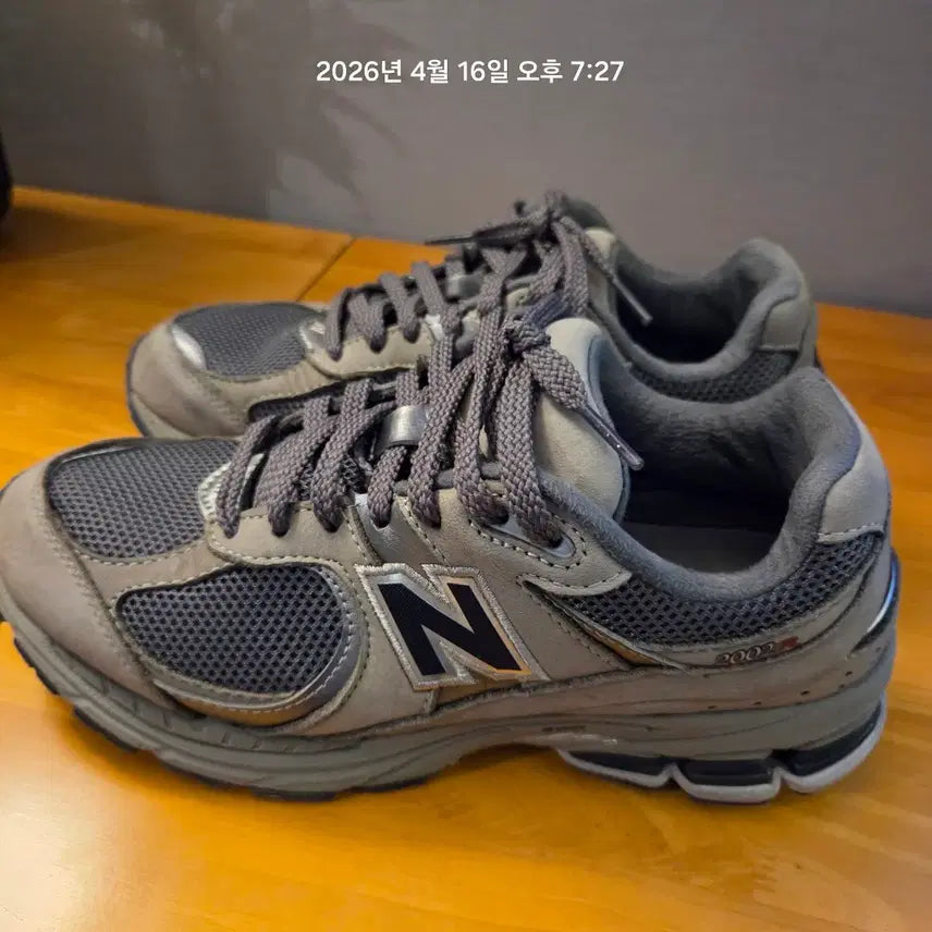 [SOLD OUT] 뉴발란스 2002R 그레이 운동화