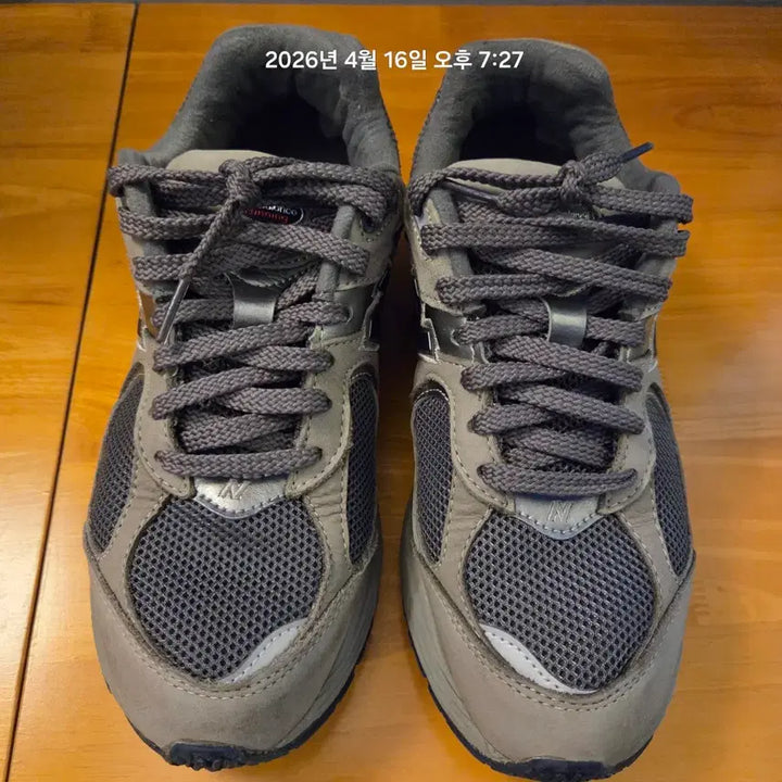 [SOLD OUT] 뉴발란스 2002R 그레이 운동화