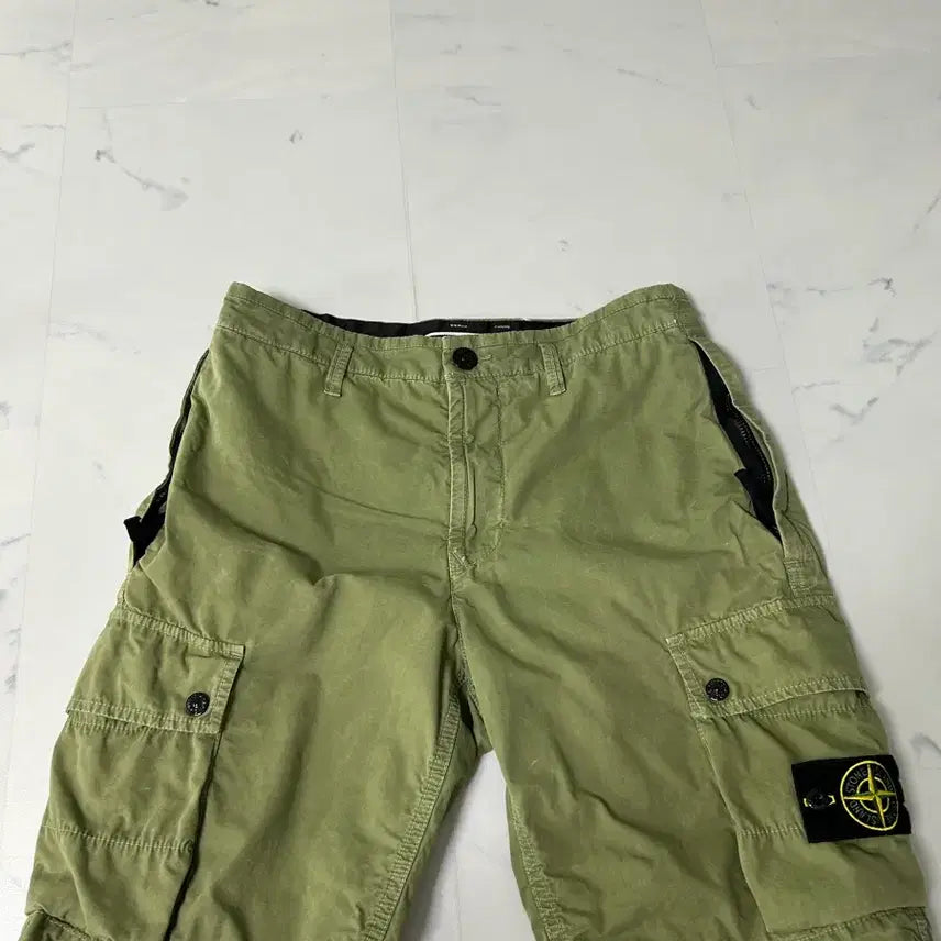 [SOLD OUT] [새상품급,32사이즈(허리수선)] 스톤아일랜드 쇼츠 카키 팝니다