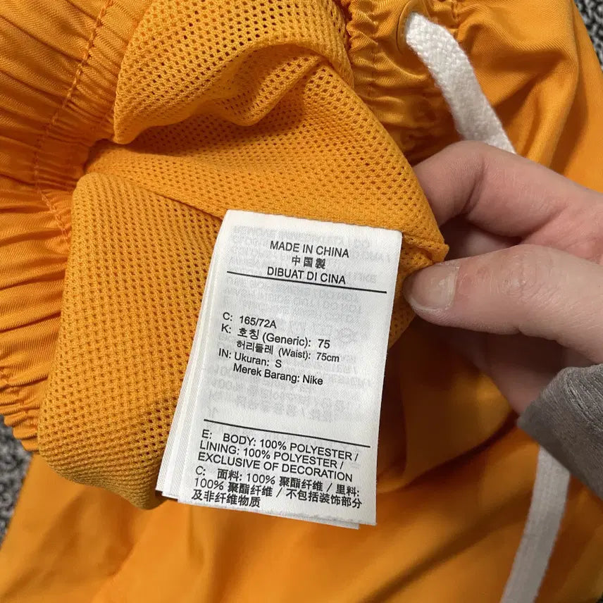 [SOLD OUT] 빈티지9. 나이키 NSW 우븐 베이직 쇼츠 숏팬츠 반바지 바스락 오렌지