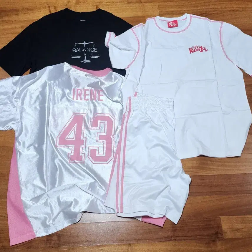 [BUNJANG] Red Velvet Irene MD Apparel Bundle Set / [판매] 레드벨벳 아이린 굿즈 엠디 의류 4종(포카X)