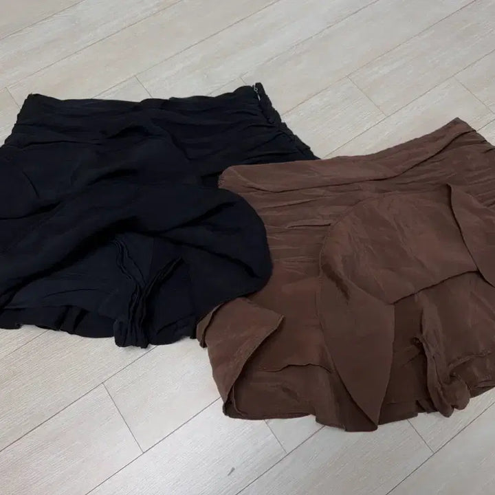 [SOLD OUT] 자라 치마 L 2개 , 자라 반바지 28, 총3개 옷장정리