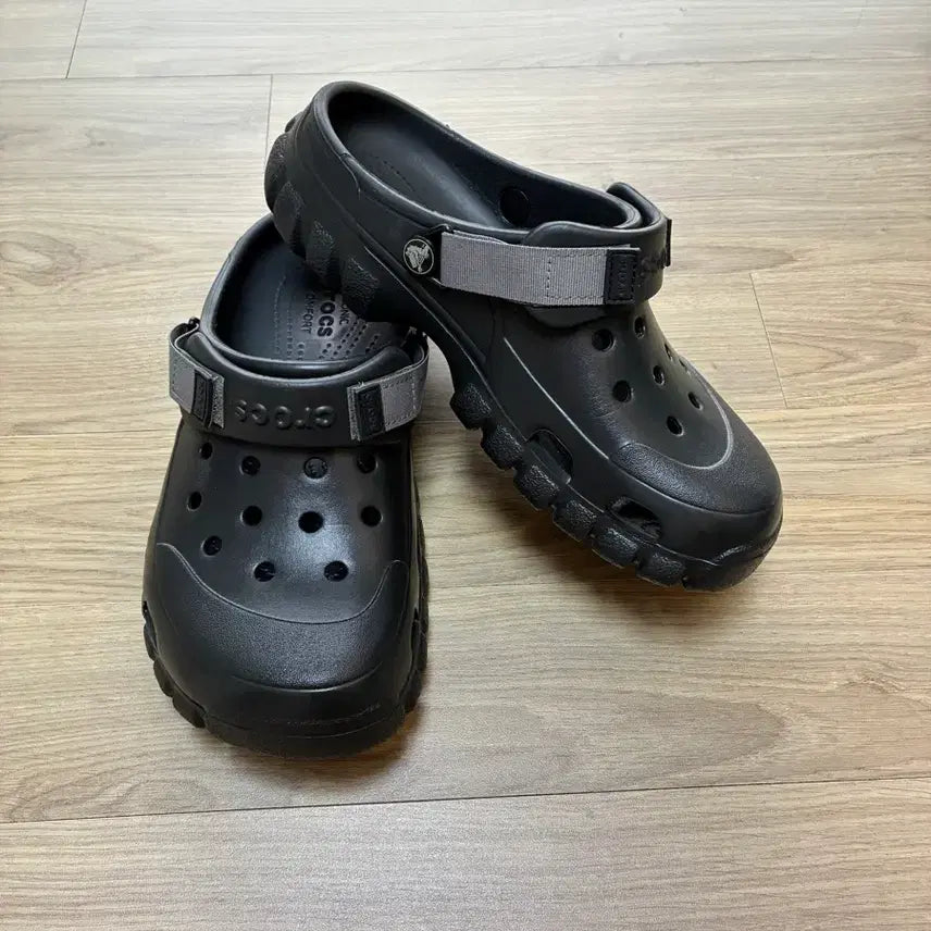 [SOLD OUT] 크록스 클래식 클로그 (260mm, M7, W9)판매합니다.