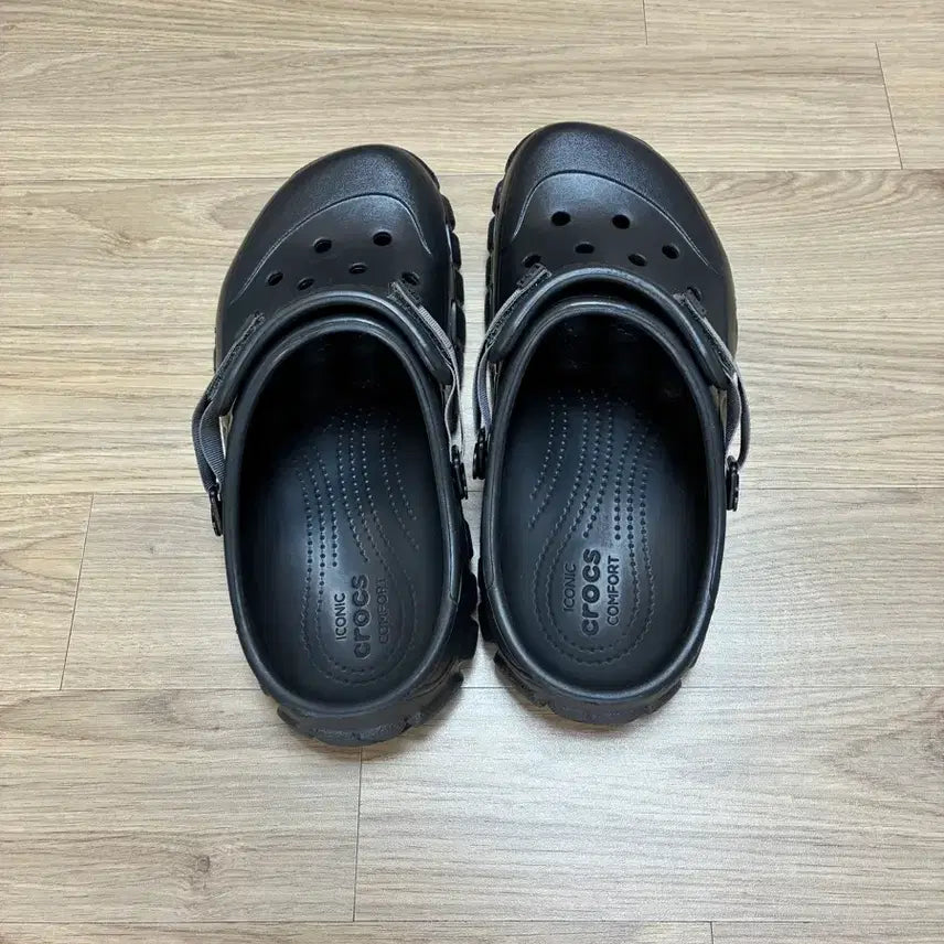 [SOLD OUT] 크록스 클래식 클로그 (260mm, M7, W9)판매합니다.