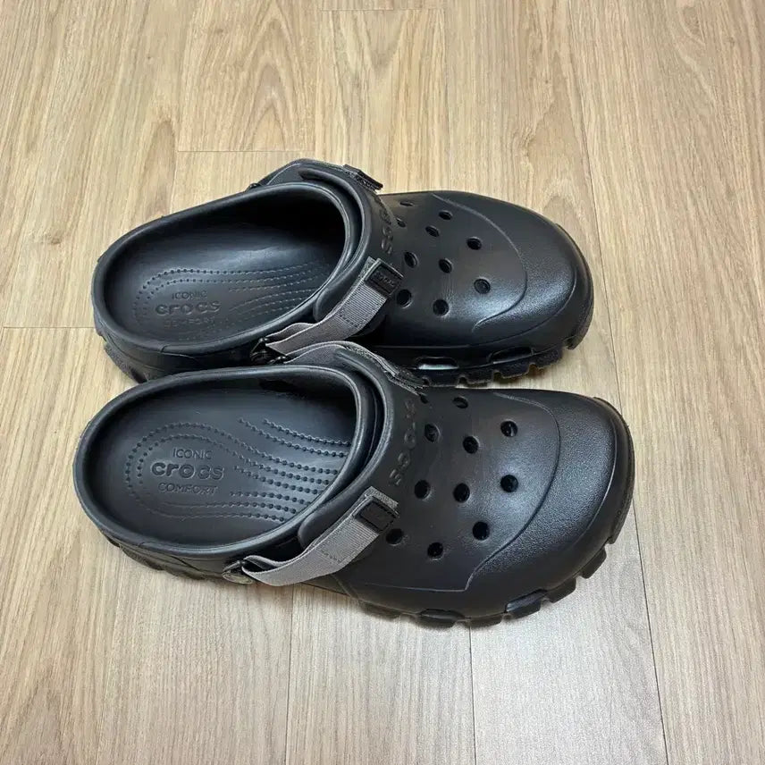 [SOLD OUT] 크록스 클래식 클로그 (260mm, M7, W9)판매합니다.