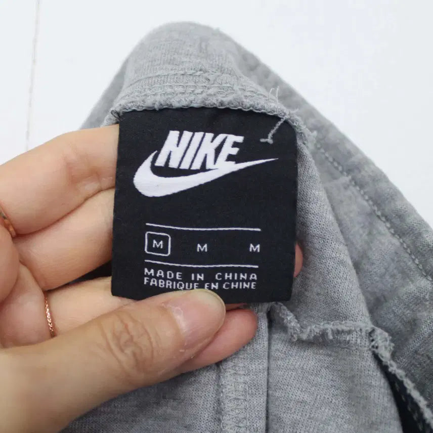 [BUNJANG] [정품] 나이키(NIKE) 남성 트레이닝 반바지 M 신상 정인샵 / [정품] 나이키(NIKE) 남성 트레이닝 반바지 M 신상 정인샵
